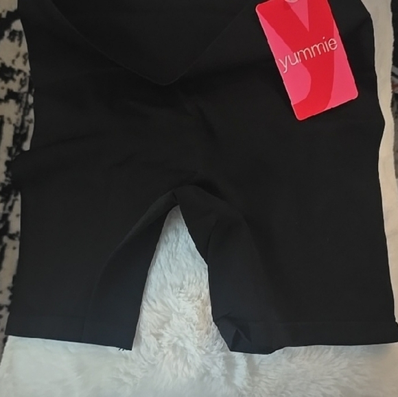 Yummie Black Leggings - Picture 2 of 3